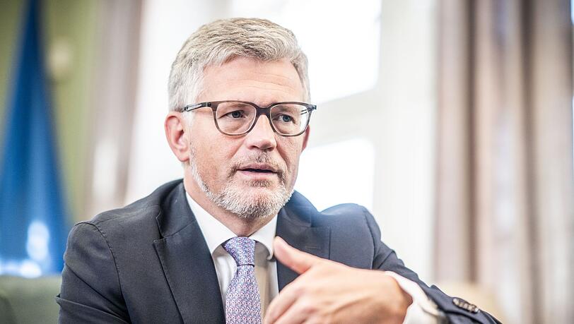 Der ehemalige Botschafter der Ukraine in Deutschland, Andrij Melnyk, kritisiert einen Friedensappell namhafter deutscher Sozialdemokraten und Gewerkschafter. Der ehemalige Botschafter der Ukraine in Deutschland, Andrij Melnyk, kritisiert einen Friedensappell namhafter deutscher Sozialdemokraten und Gewerkschafter.