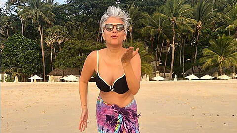 Traumkörper mit über 60: Birgit Schrowange zeigt im Januar 2019 ihre Bikini-Figur. Traumkörper mit über 60: Birgit Schrowange zeigt im Januar 2019 ihre Bikini-Figur.