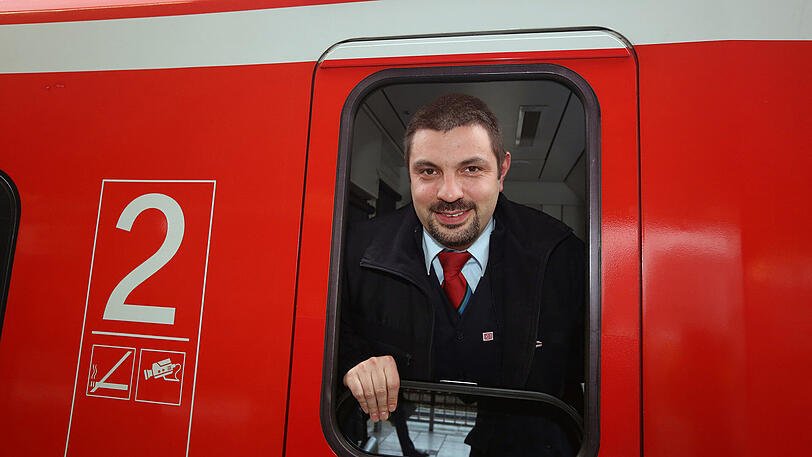 Markus Oliveira schaut aus dem Führerhaus. Markus Oliveira schaut aus dem Führerhaus.