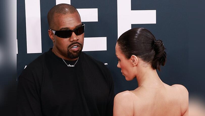 Kanye West und Bianca Censori auf der 67. Verleihung der Grammy-Awards. Kanye West und Bianca Censori auf der 67. Verleihung der Grammy-Awards.