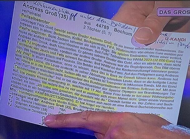 Kandidaten-Infos und Kuli-Notizen. Günther Jauch zeigte seinen "Wer wird Millionär?"-Spickzettel Kandidaten-Infos und Kuli-Notizen. Günther Jauch zeigte seinen "Wer wird Millionär?"-Spickzettel