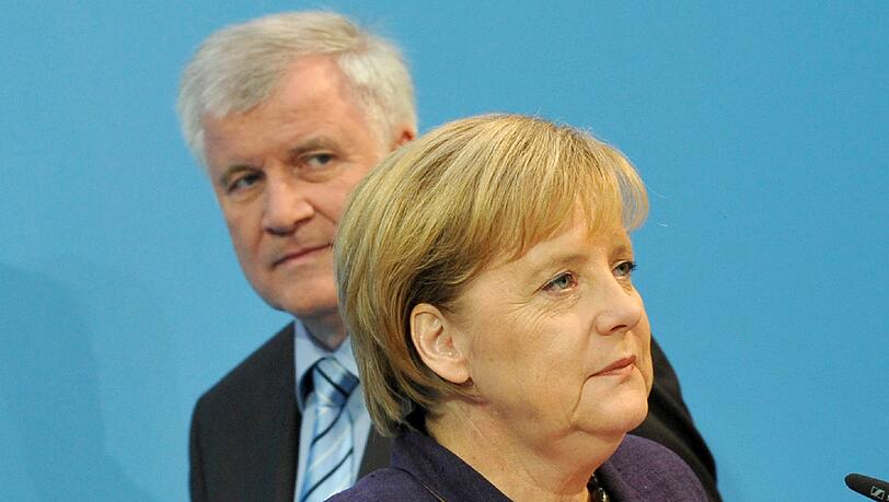 Horst Seehofer droht Angela Merkel - allzu viele Druckmittel hat er allerdings nicht. Horst Seehofer droht Angela Merkel - allzu viele Druckmittel hat er allerdings nicht.