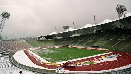 Hier würden 2018 die Eröffnungsfeierlichkeiten steigen: im schneebedeckten Münchner Olympiastadion. Hier würden 2018 die Eröffnungsfeierlichkeiten steigen: im schneebedeckten Münchner Olympiastadion.