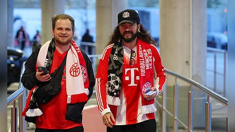Tom Kaulitz auf den Weg zu seinem Tribünenplatz. Tom Kaulitz auf den Weg zu seinem Tribünenplatz.