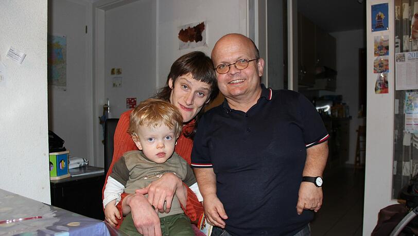 Bernadette G. mit ihrem Sohn Raphael und ihrem Mann Ulrich. Bernadette G. mit ihrem Sohn Raphael und ihrem Mann Ulrich.
