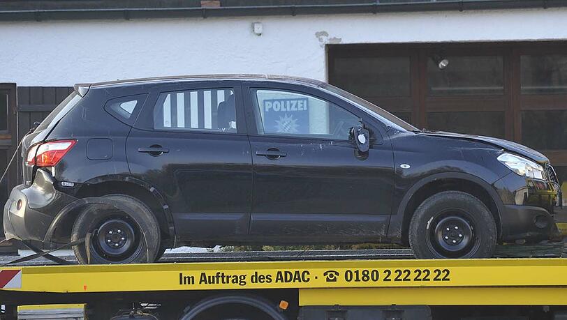 Eines der Fluchtfahrzeuge wurde sichergestellt. Eines der Fluchtfahrzeuge wurde sichergestellt.