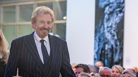 Moderator Thomas Gottschalk will sich nach einem Abschied aus dem TV-Geschäft für mindestens ein Jahr aus der Öffentlichkeit zurückziehen und reisen. (Archivbild) Moderator Thomas Gottschalk will sich nach einem Abschied aus dem TV-Geschäft für mindestens ein Jahr aus der Öffentlichkeit zurückziehen und reisen. (Archivbild)