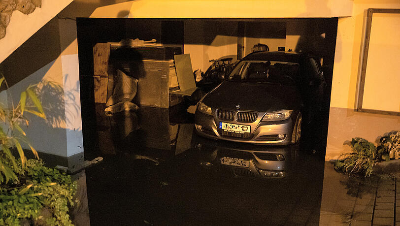 Auch diese Garage ist mit Wasser vollgelaufen. Auch diese Garage ist mit Wasser vollgelaufen.