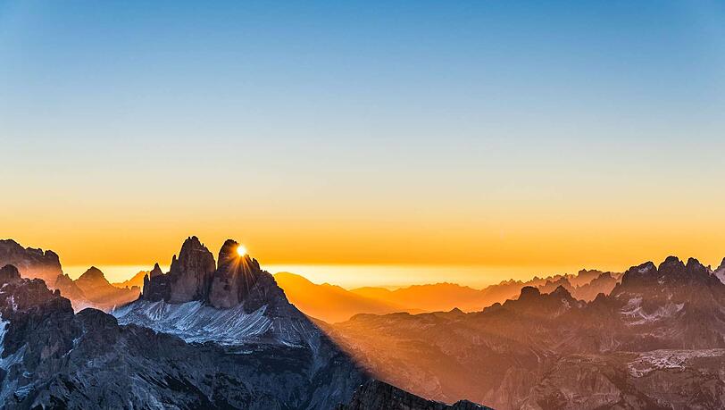 Perfektes Foto für eine Kampagne: die Drei Zinnen im Osten Südtirols – das Wahrzeichen der Dolomiten und des Hochpustertals. Perfektes Foto für eine Kampagne: die Drei Zinnen im Osten Südtirols – das Wahrzeichen der Dolomiten und des Hochpustertals.