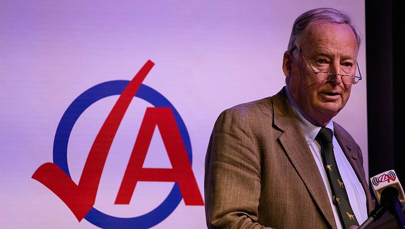 Alexander Gauland (AFD), Fraktionsvorsitzender im Deutschen Bundestag spricht auf dem Bundeskongress der Jungen Alternative (JA) für Deutschland. Alexander Gauland (AFD), Fraktionsvorsitzender im Deutschen Bundestag spricht auf dem Bundeskongress der Jungen Alternative (JA) für Deutschland.