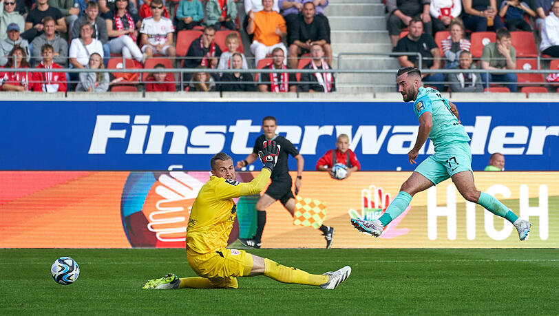 Nutzte einen Bock von Halle-Verteidiger Hug eiskalt zur 1:0-Führung: Morris Schröter. Nutzte einen Bock von Halle-Verteidiger Hug eiskalt zur 1:0-Führung: Morris Schröter.