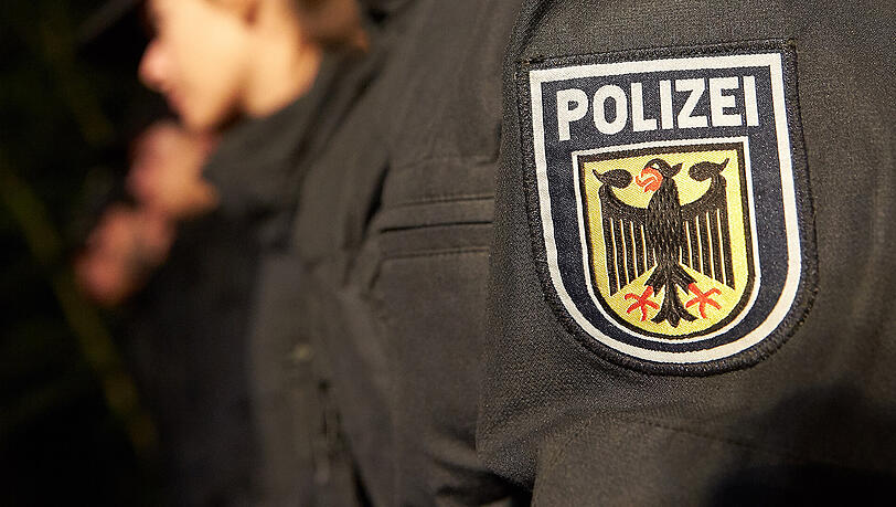 Der Gesuchte ging der Bundespolizei beim Grenzübertritt von Österreich nach Deutschland ins Netz. (Symbolbild) Der Gesuchte ging der Bundespolizei beim Grenzübertritt von Österreich nach Deutschland ins Netz. (Symbolbild)