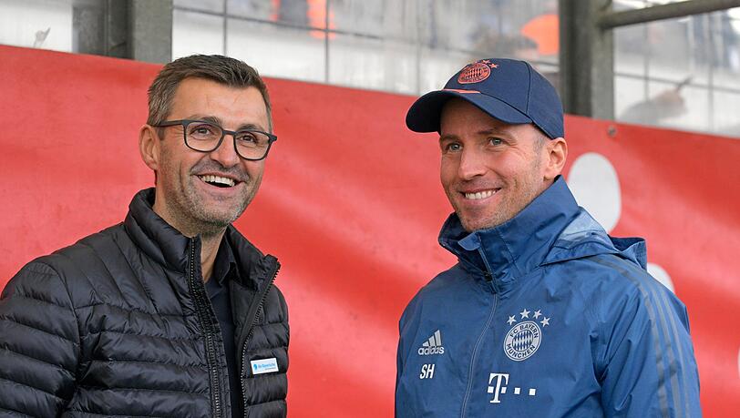 Treffen am Mittwoch aufeinander: Löwen-Coach Michael Köllner (l.) und Bayern-Trainer Sebastian Hoeneß Treffen am Mittwoch aufeinander: Löwen-Coach Michael Köllner (l.) und Bayern-Trainer Sebastian Hoeneß