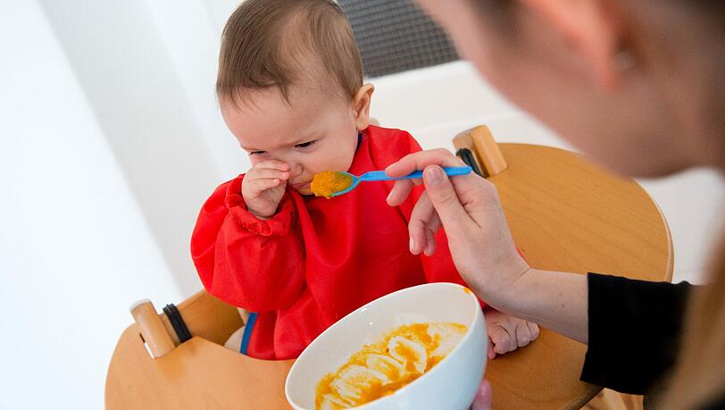 Vegan? Nein, danke! In Italien sollen Eltern, die ihren Kinder tierische Erzeugnisse verwehren, mit einer Haftstrafe belangt werden. Vegan? Nein, danke! In Italien sollen Eltern, die ihren Kinder tierische Erzeugnisse verwehren, mit einer Haftstrafe belangt werden.