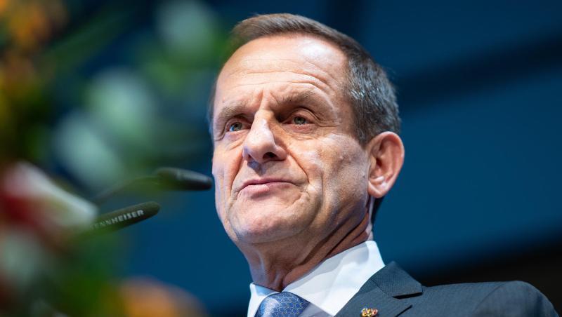 Bevorzugt mit dem DOSB eine mögliche Olympia-Bewerbung der Rhein-Ruhr-Region: Alfons Hörmann. Bevorzugt mit dem DOSB eine mögliche Olympia-Bewerbung der Rhein-Ruhr-Region: Alfons Hörmann.
