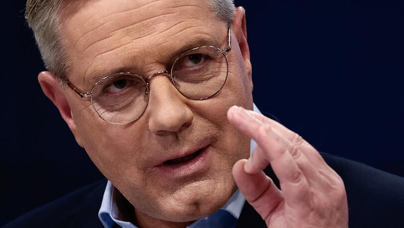 "Unsere Hilflosigkeit ist kein Naturereignis, sondern das Ergebnis falscher Politik", sagt Norbert Röttgen im AZ-Interview "Unsere Hilflosigkeit ist kein Naturereignis, sondern das Ergebnis falscher Politik", sagt Norbert Röttgen im AZ-Interview