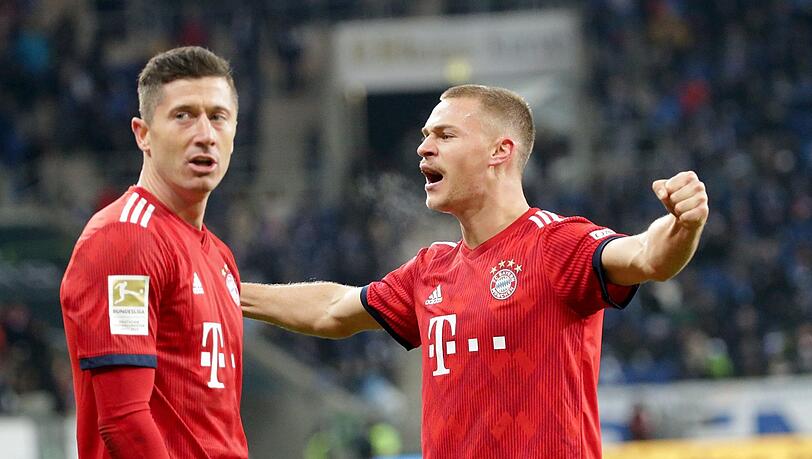 Robert Lewandowski (l.) und Joshua Kimmich dürfen sich über die Nominierung zur erweiterten Kandidatenliste der FIFA-Weltauswahl 2019 freuen. Robert Lewandowski (l.) und Joshua Kimmich dürfen sich über die Nominierung zur erweiterten Kandidatenliste der FIFA-Weltauswahl 2019 freuen.