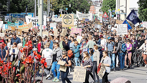 Der größte Umweltprotest aller Zeiten in München: Vor sechs Jahren gehen mehr als 40.000 Menschen für das Klima auf die Straße. Bei einer Demonstration vor rund zwei Wochen sind es hingegen weniger als 500 Bürger. Der größte Umweltprotest aller Zeiten in München: Vor sechs Jahren gehen mehr als 40.000 Menschen für das Klima auf die Straße. Bei einer Demonstration vor rund zwei Wochen sind es hingegen weniger als 500 Bürger.