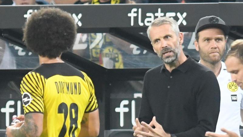 Dortmunds Trainer Marco Rose (M) gibt Axel Witsel (l) Anweisungen. Dortmunds Trainer Marco Rose (M) gibt Axel Witsel (l) Anweisungen.