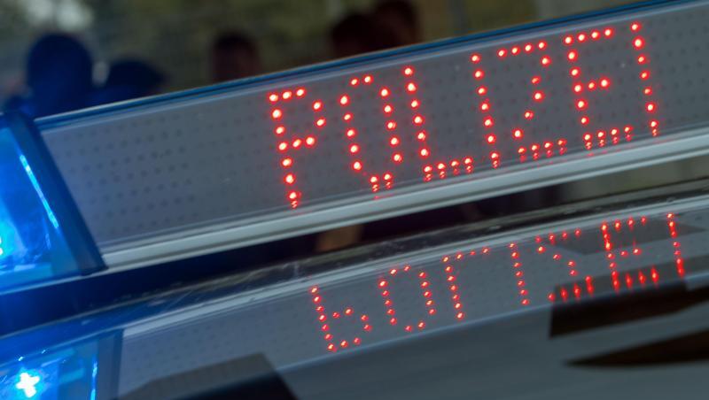 Blaulicht und Schriftzug "Polizei" auf dem Dach eines Funkstreifenwagens. Foto: Jens Büttner/dpa-Zentralbild/dpa/Symbolbild Blaulicht und Schriftzug "Polizei" auf dem Dach eines Funkstreifenwagens. Foto: Jens Büttner/dpa-Zentralbild/dpa/Symbolbild