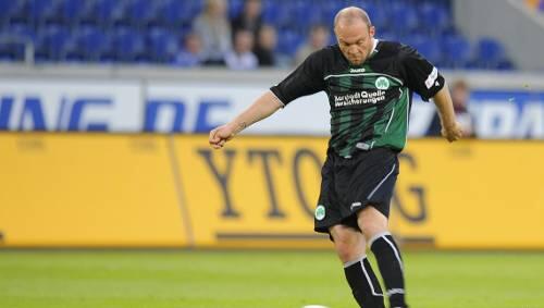 Geschmeidig sieht anders aus: Schon sportlich war Alex Voigt für Fürth eine Enttäuschung, jetzt tritt der Oldie auch noch verbal nach. Geschmeidig sieht anders aus: Schon sportlich war Alex Voigt für Fürth eine Enttäuschung, jetzt tritt der Oldie auch noch verbal nach.