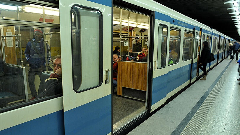 Mind the gap: Bahnsteigerhöhungen sollen den Höhenunterschied zur U-Bahn verringern. Mind the gap: Bahnsteigerhöhungen sollen den Höhenunterschied zur U-Bahn verringern.