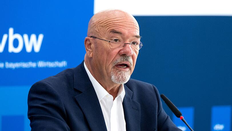 Wolfram Hatz, Präsident der Vereinigung der Bayerischen Wirtschaft, nimmt an einer PK teil. Wolfram Hatz, Präsident der Vereinigung der Bayerischen Wirtschaft, nimmt an einer PK teil.