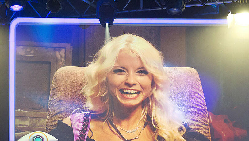 Mia Julia beim "Promi Big Brother"-Einzug im August 2014 Mia Julia beim "Promi Big Brother"-Einzug im August 2014