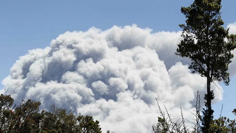 Die riesige Aschewolke nach der Eruption des Turrialba im März 2015. Die riesige Aschewolke nach der Eruption des Turrialba im März 2015.