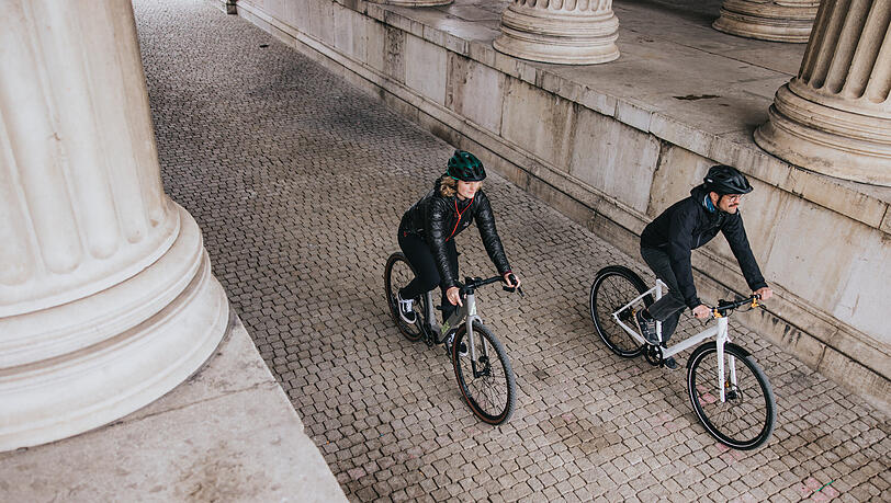 Über 1.000 E-Bikes stehen den Besucher und Besucherinnen während der E BIKE DAYS kostenlos zum Testen zur Verfügung. Über 1.000 E-Bikes stehen den Besucher und Besucherinnen während der E BIKE DAYS kostenlos zum Testen zur Verfügung.