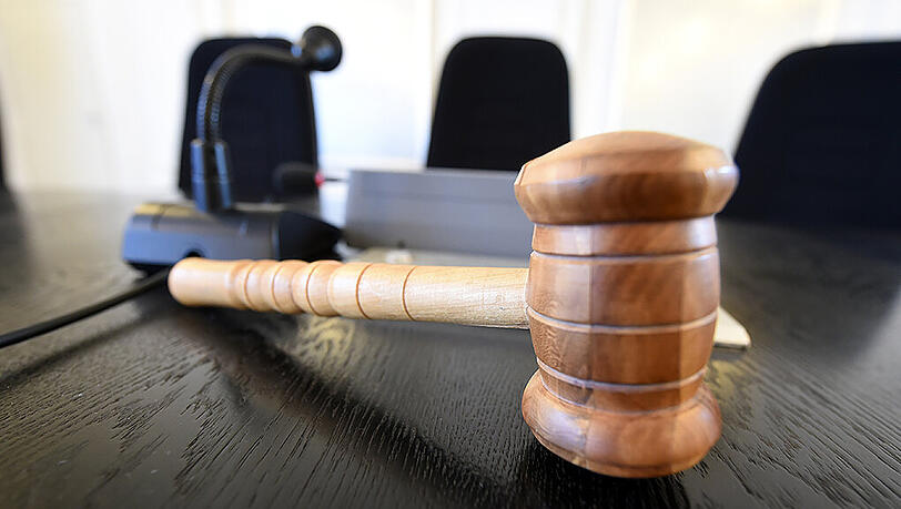 Der psychisch kranke Mann erschlug seine pflegebedürftige Mutter und ließ sie im Kofferraum liegen. (Symbolbild) Der psychisch kranke Mann erschlug seine pflegebedürftige Mutter und ließ sie im Kofferraum liegen. (Symbolbild)