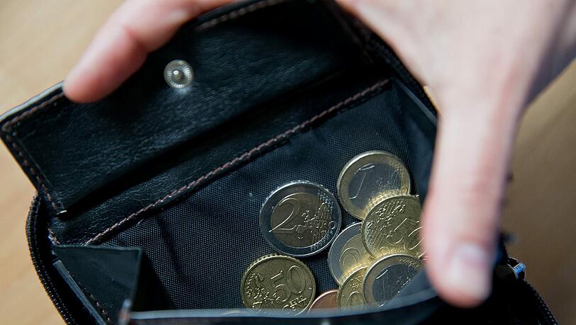 Er hatte kaum noch Geld dabei, aber die Erpresser forderten mehrere hundert Euro. Er hatte kaum noch Geld dabei, aber die Erpresser forderten mehrere hundert Euro.