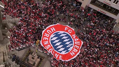 Ein Bild, das um die Welt ging. Linus Straßer zoll den Löwen-Fans allerhöchsten Respekt für ihren Banner-Coup bei der Meisterfeier des FC Bayern Ein Bild, das um die Welt ging. Linus Straßer zoll den Löwen-Fans allerhöchsten Respekt für ihren Banner-Coup bei der Meisterfeier des FC Bayern