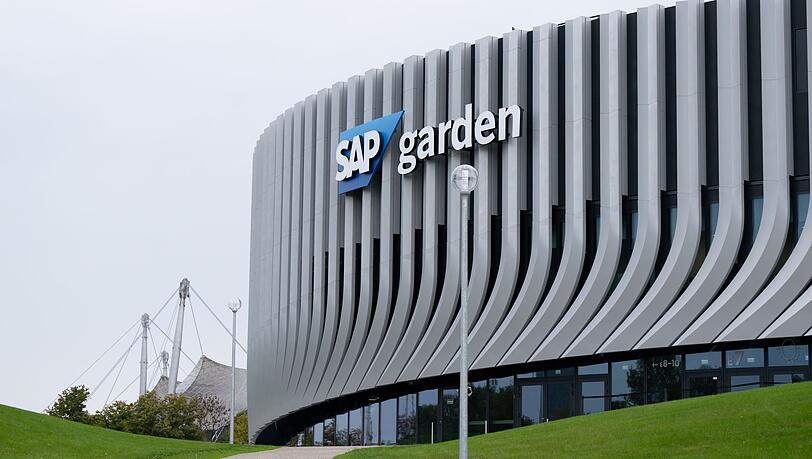 Lisenen bilden die imposante Außenverkleidung des SAP Garden. Lisenen bilden die imposante Außenverkleidung des SAP Garden.
