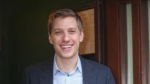 Dominik Krause (35) will für die Grünen Münchner Oberbürgermeister werden – und die Stadt verändern. Am liebsten so wie einst Hans-Jochen Vogel, der München zur Großstadt gemacht hat. Dominik Krause (35) will für die Grünen Münchner Oberbürgermeister werden – und die Stadt verändern. Am liebsten so wie einst Hans-Jochen Vogel, der München zur Großstadt gemacht hat.