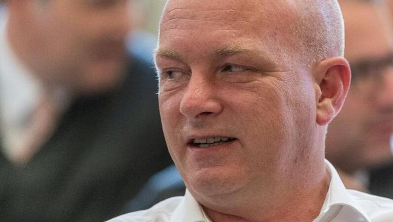 Joachim Wolbergs, suspendierter Oberbürgermeister von Regensburg, sitzt im Verhandlungssaal des Landgerichts. Joachim Wolbergs, suspendierter Oberbürgermeister von Regensburg, sitzt im Verhandlungssaal des Landgerichts.
