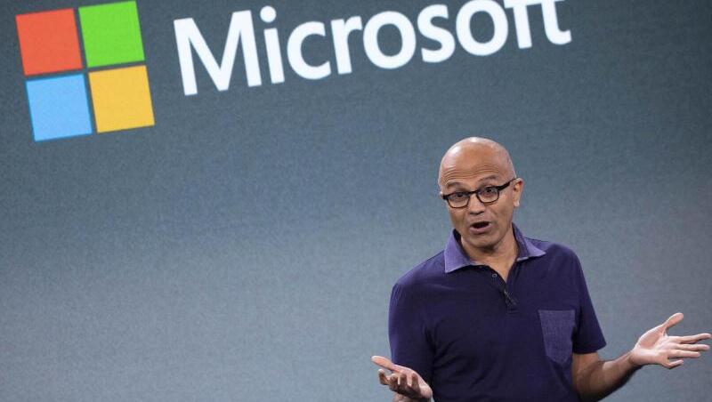 Microsoft-Chef Satya Nadella: "Die Reduzierung des Kohlenstoffs ist das Ziel, das die Welt erreichen muss.". Microsoft-Chef Satya Nadella: "Die Reduzierung des Kohlenstoffs ist das Ziel, das die Welt erreichen muss.".