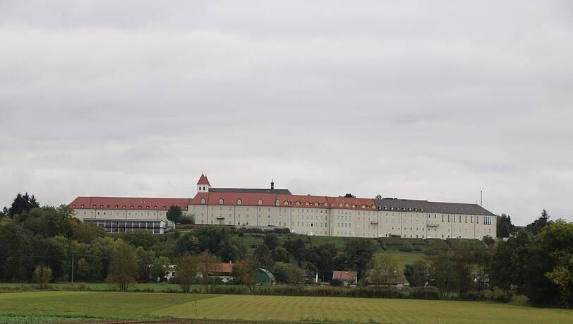 Das Mutterhaus des Ordens in Niederbayern ist imposant. Dort gibt es seit 150 Jahren Franziskanerinnen. Die dortige Klosterbrauerei gilt als letzte ihrer Art in Deutschland. Das Mutterhaus des Ordens in Niederbayern ist imposant. Dort gibt es seit 150 Jahren Franziskanerinnen. Die dortige Klosterbrauerei gilt als letzte ihrer Art in Deutschland.