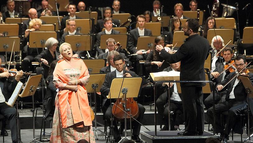 Diana Damrau und Kirill Petrenko beim Akademiekonzert im Nationaltheater. Diana Damrau und Kirill Petrenko beim Akademiekonzert im Nationaltheater.