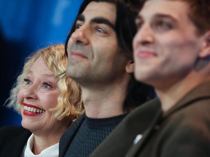Der Regisseur und seine Schauspieler: Fatih Akin (M), Margarethe Tiesel und Jonas Dassler.