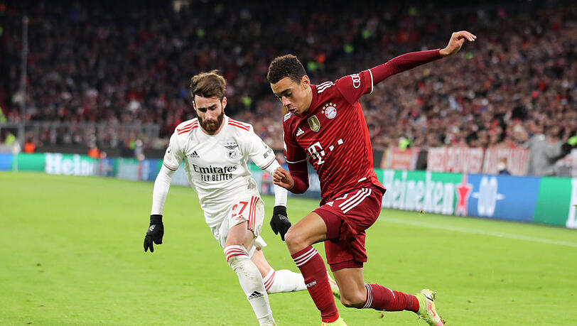 Gegen Benfica Lissabon erst in der 64. Minute eingewechselt: Bayerns Offensivjuwel Jamal Musiala (links), der aktuell nur ganz selten in der Startformation steht. Gegen Benfica Lissabon erst in der 64. Minute eingewechselt: Bayerns Offensivjuwel Jamal Musiala (links), der aktuell nur ganz selten in der Startformation steht.