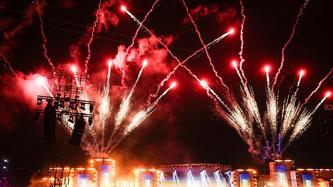 Das ZDF übertrug die Silvestershow diesmal aus Hamburg. Das ZDF übertrug die Silvestershow diesmal aus Hamburg.