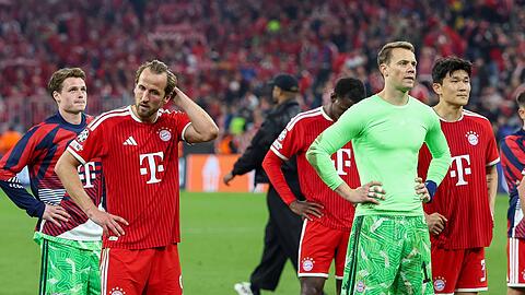 Enttäuscht nach dem verpassten Einzug ins Champions-League-Finale: Die Bayern um Harry Kane und Manuel Neuer. Enttäuscht nach dem verpassten Einzug ins Champions-League-Finale: Die Bayern um Harry Kane und Manuel Neuer.