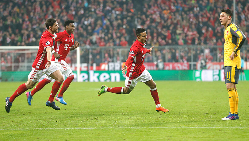 Im Achtelfinale ging Mesut Özil mit dem FC Arsenal zweimal mit 1:5 gegen den FC Bayern baden. Im Achtelfinale ging Mesut Özil mit dem FC Arsenal zweimal mit 1:5 gegen den FC Bayern baden.
