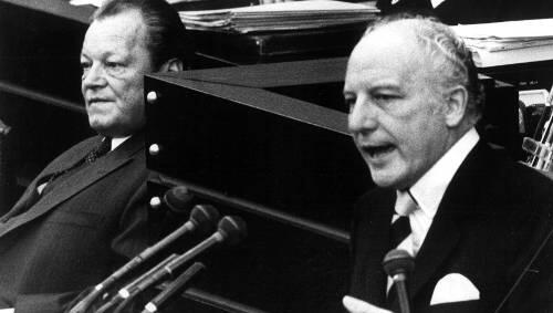 Zurück zu Rot-Gelb? Willy Brandt und Walter Scheel machten in den siebziger Jahren vor, was die SPD heute wiederholen will: ein Bündnis mit der FDP. Zurück zu Rot-Gelb? Willy Brandt und Walter Scheel machten in den siebziger Jahren vor, was die SPD heute wiederholen will: ein Bündnis mit der FDP.