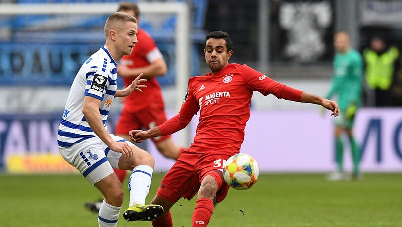 Erfolglos gekämpft: Sarpreet Singh (re.) im Zweikampf mit Duisburgs Lukas Scepanik. Erfolglos gekämpft: Sarpreet Singh (re.) im Zweikampf mit Duisburgs Lukas Scepanik.