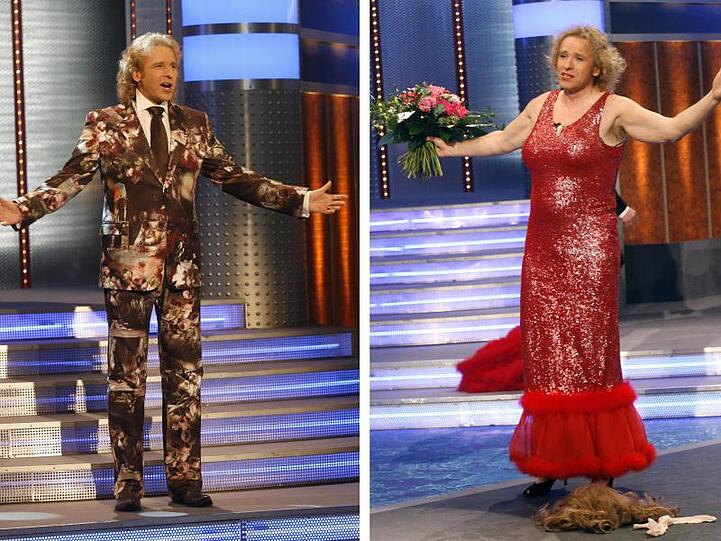 Thomas Gottschalk im Anzug (l) und als Frau verkleidet 2007 in der ZDF- Unterhaltungsshow "Wetten, dass..?".