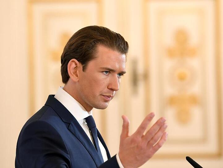 Sebastian Kurz, Bundeskanzler von Österreich, spricht bei einer Pressekonferenz. Foto: Roland Schlager