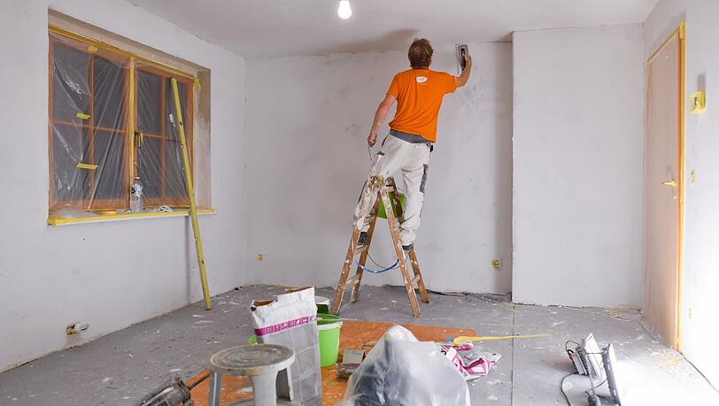 Keine Eimer, keine Farbe. Der Mangel an Kunststoff betrifft unter anderem Farbeimer. Längere Wartezeiten sind vorprogrammiert. Keine Eimer, keine Farbe. Der Mangel an Kunststoff betrifft unter anderem Farbeimer. Längere Wartezeiten sind vorprogrammiert.