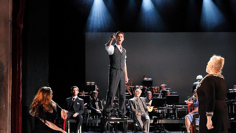 Julia Klotz (Spelunken-Jenny), Maximilian Mayer (Macheath) und Dagmar Hellberg (Celia Peachum) singen Kurt Weill. Julia Klotz (Spelunken-Jenny), Maximilian Mayer (Macheath) und Dagmar Hellberg (Celia Peachum) singen Kurt Weill.